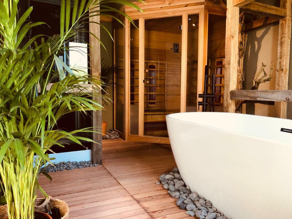 Casa de Férias Wieler Wellness Huuske With Private Sauna Spaubeek